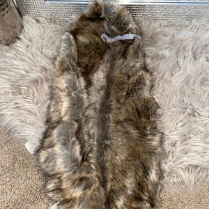 Furry scarf never worn